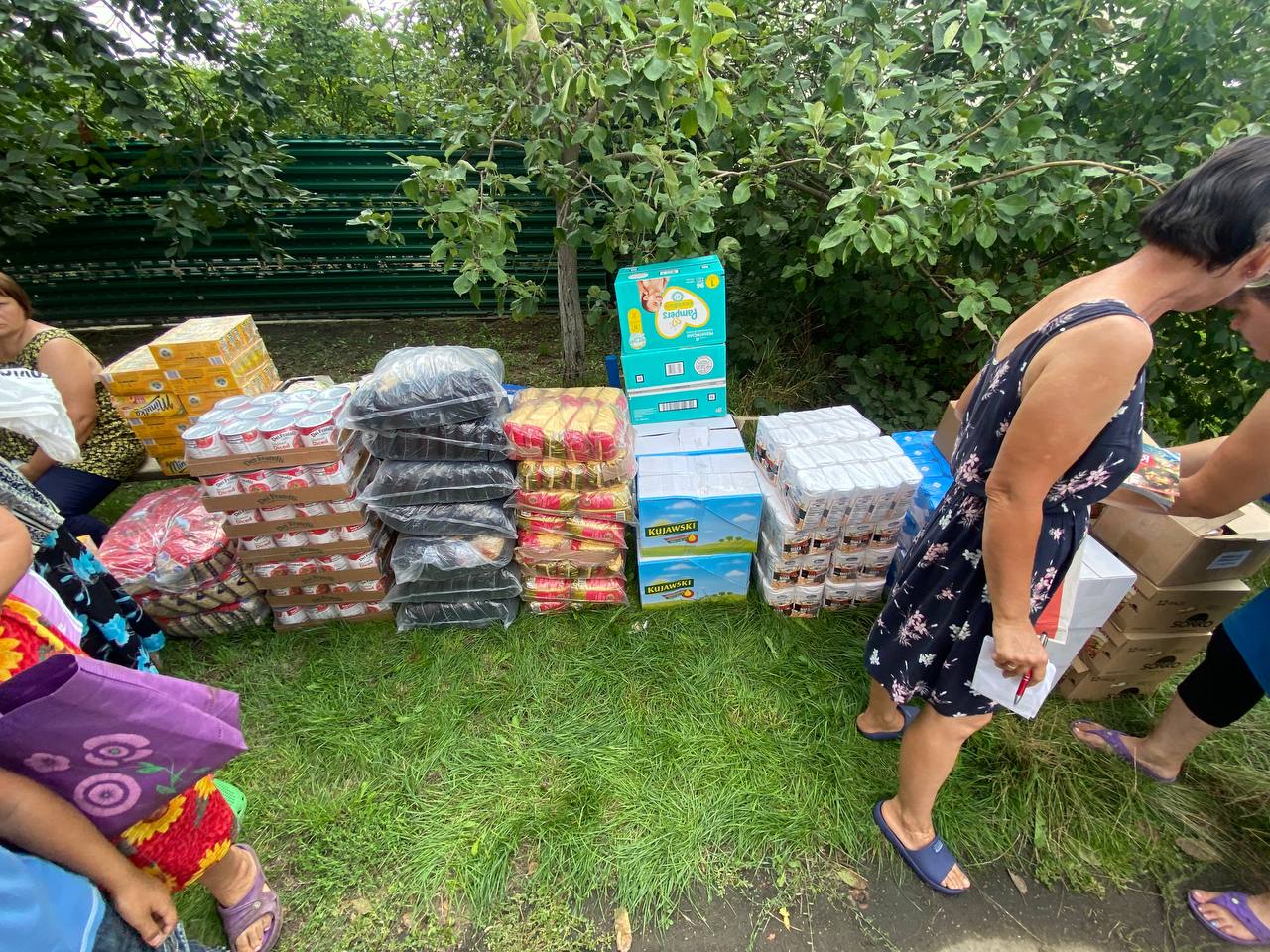 Доставка гуманітарної допомоги у Донецьку область